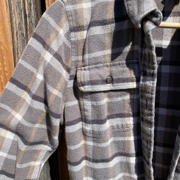 Women’s Patagonia flannel - Picture 3 of 5